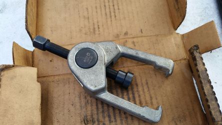 Matco tie rod end puller. PN: TRP61. Also used to remove some steering  wheels. for Sale in Elmhurst, IL - OfferUp