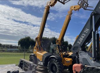 TELEHANDLER 9,000 LB 42-44 FT LIFT ROPS