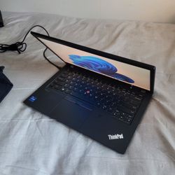 Lenovo Laptop: Core i7. Windows 11 V-24H2, Wi-Fi. MS-office. M.2 Drive, WebCam.