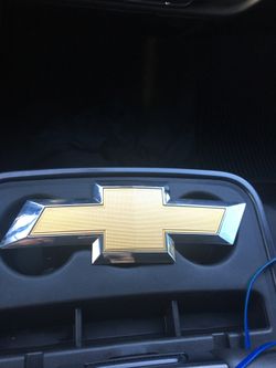 Like new front Chevy emblem