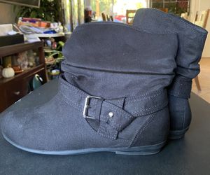 Womens 8.5 Ankle Bootie Black Suede 