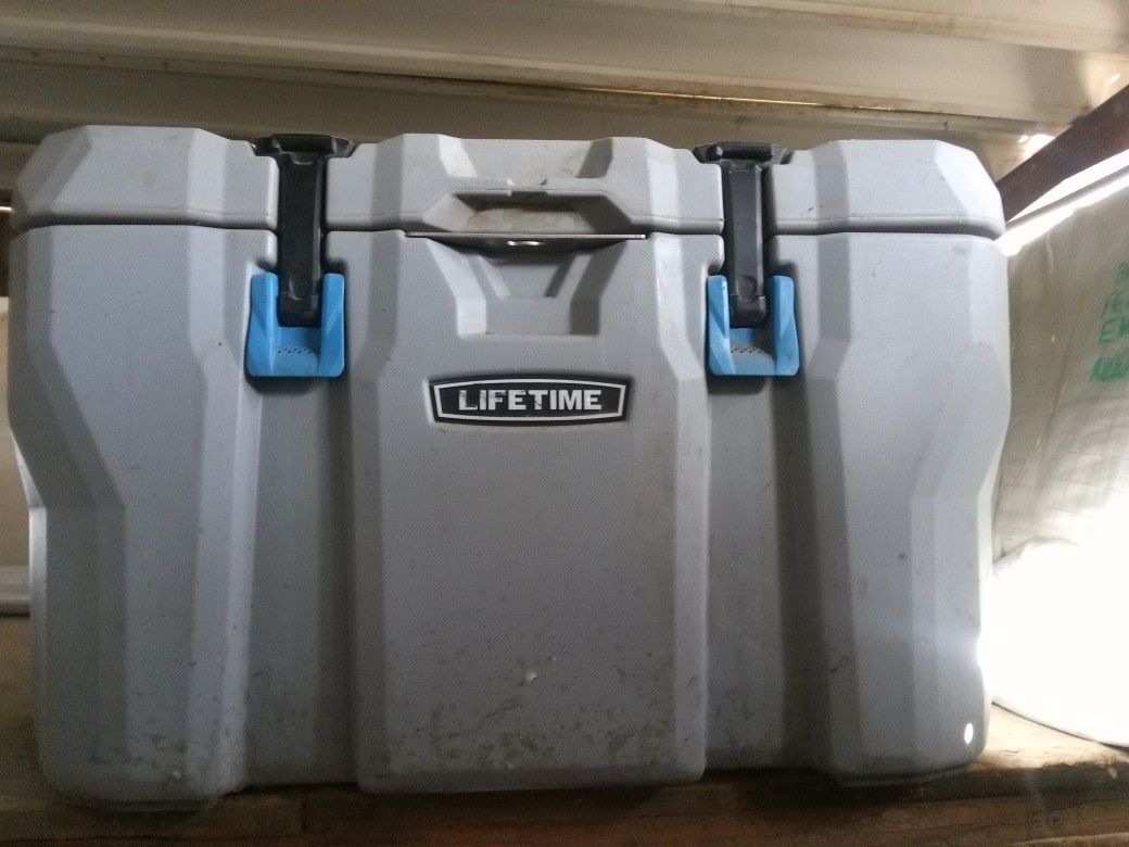 LIFETIME ICE CHEST COOLER