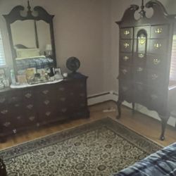  Victoria Bedroom Set Like New No Scrash 