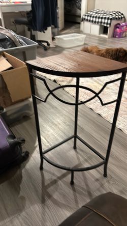 Corner table