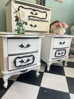 Black and white 2 nightstands