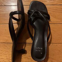 Target Brand Woman Flip Flops (6)