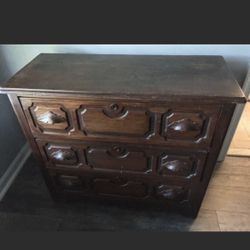 Antique wooden dresser (L 2.75 ft x W 3 ft)