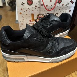 LV sneakers Size 11