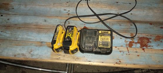DeWalt 19 v charger with 2 batterys