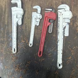 Pipe wrenches