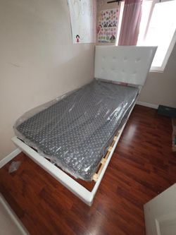 Twin Bed With Memory Foam Matt 6 Inch $259