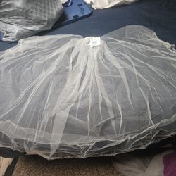 Ivory wedding dress veil
