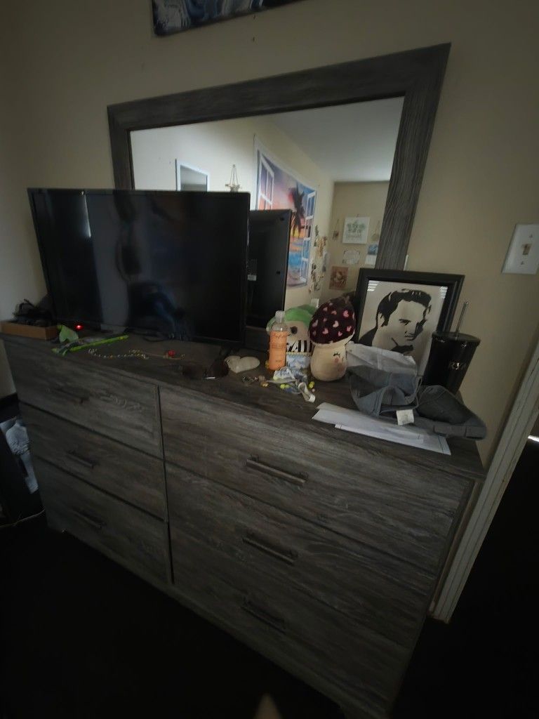 Grey Queen Bedroom Set - Bed, Dresser and nightstand - mattress not included $400