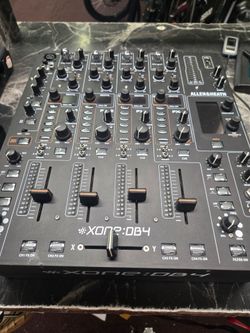 Allen & heath Xone Db4 mixer