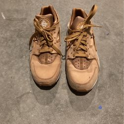 Nike Air Huarache’s Beige 10.5
