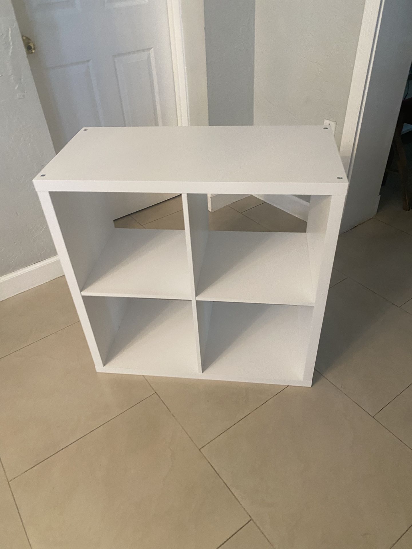 White 4 Cube Storage Stand