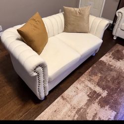 5 Month Old Loveseat And Couch Set No Rips Or Tares Of Stains 