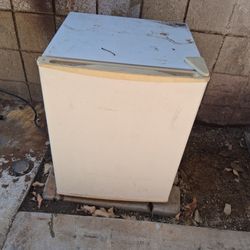 Mini Fridge 