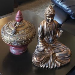 Seated Buddah Statue.  Meditated Home Or Garden. prayirng Collectible Sculpture. . 