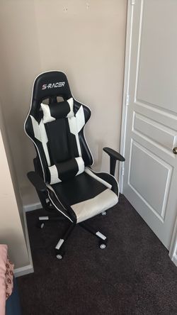 S racer gaming chair pretty good condition has some scuffs