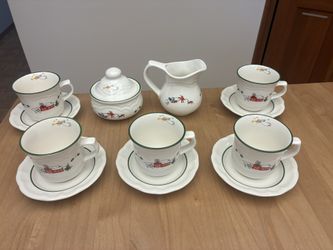 Set of 5 Vintage Pfaltzgraff Christmas Tree Heritage Coffee/Tea Cups & Saucers Plus Cream & Sugar
