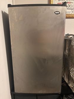 Sanyo mini fridge
