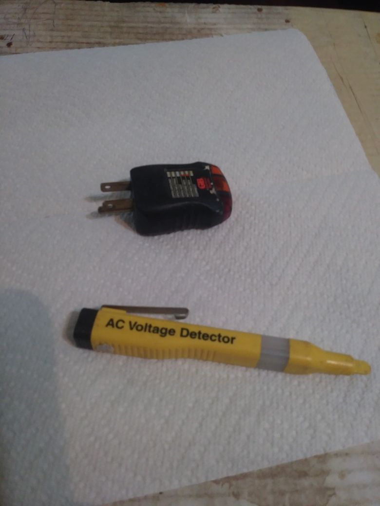 2 ELECTRICAL TESTERS BOTH WORK GREAT