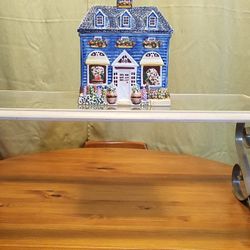 Decorative Cocktail Table 