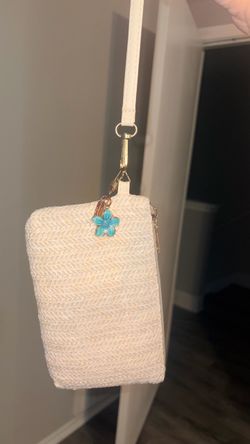 cute wristlet w keychain