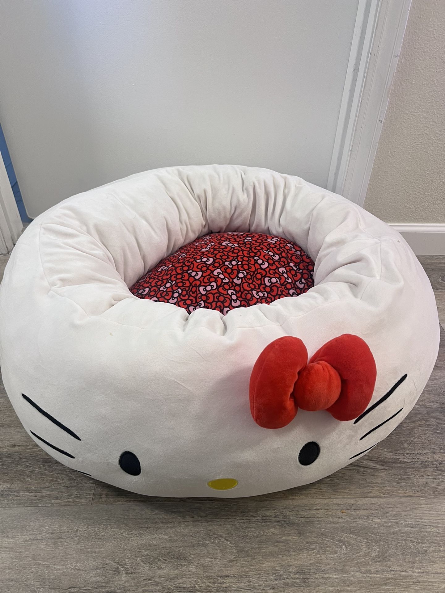 Hello Kitty Dog/Cat Bed