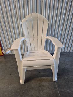 Backyard plastic chairs with cup holder