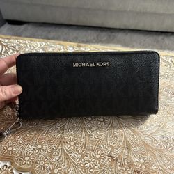 Michael Kors Signature Wallet 