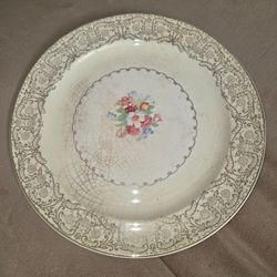 Vintage Park City Potteries USA ceramic plate, 8 inches diameter, floral center design with 22k gold filigree border. Has age-related crazing all over