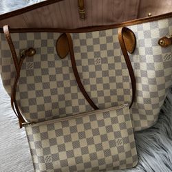 Louis Vuitton Neverfull MM Tote