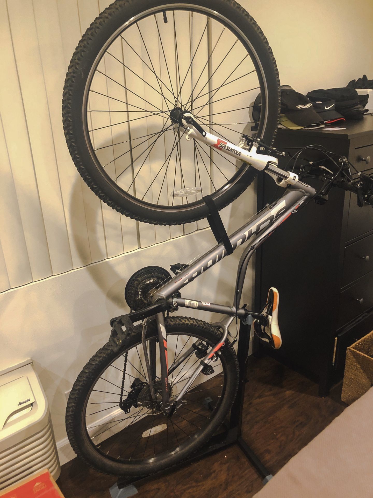 Silver Schwinn Mountain Bike (bike stand & lock included)