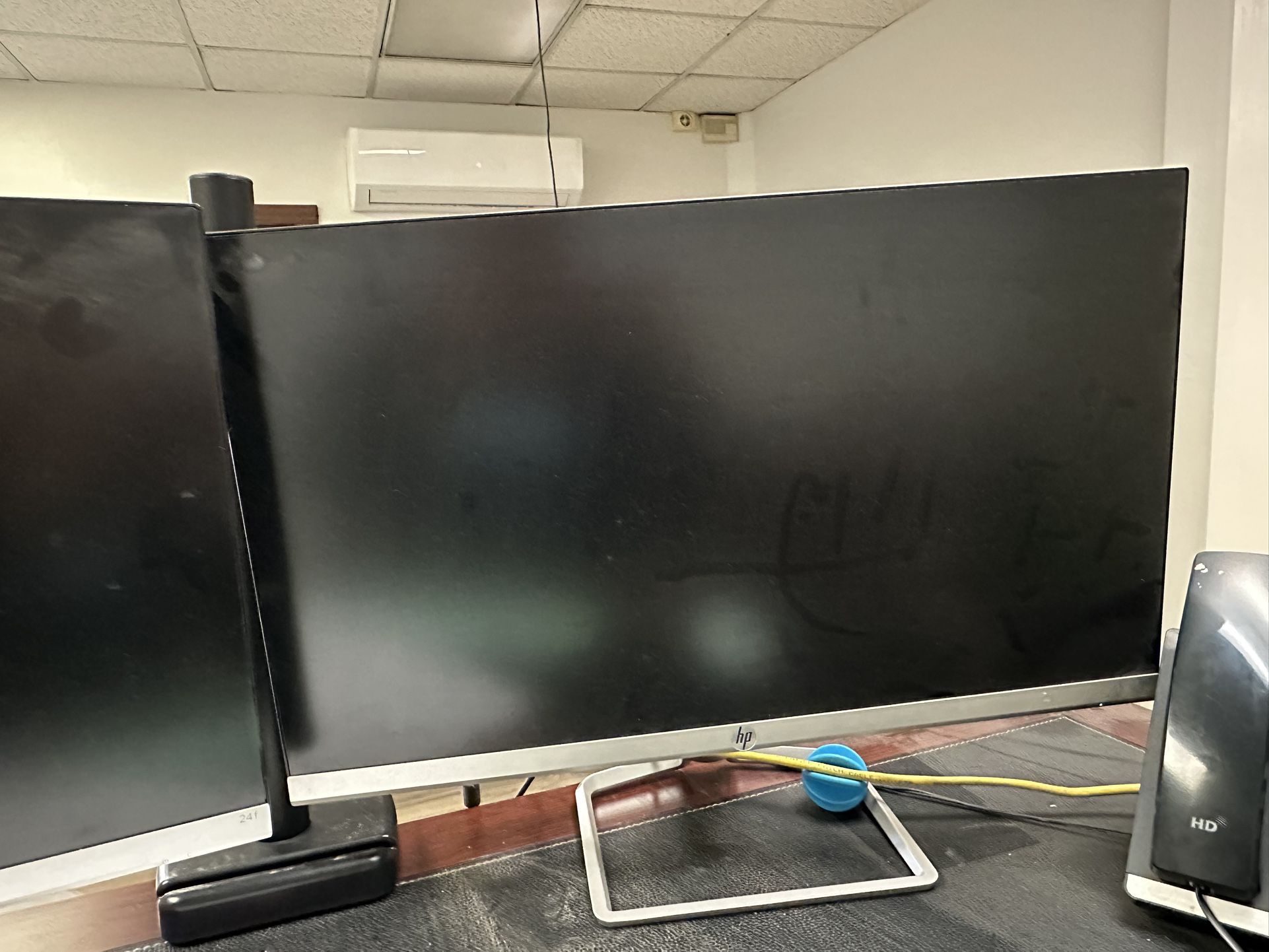 HP 24 F Monitors