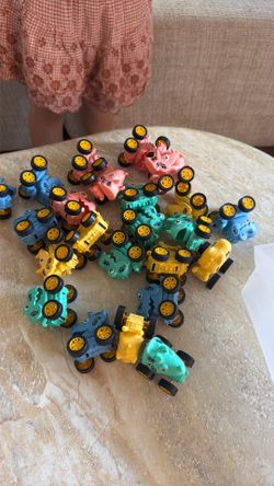 24 Dinosaur Pull Back Cars, Ages 3+, Mini Party Favor Cars, 1.8 in Dinosaur Vehicles for Goodie Bags, Classroom Prizes, Boys Girls