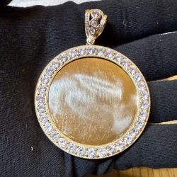 10k 3in Picture Pendant 