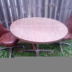 Oval Table And Chairs Good Condition $30.00