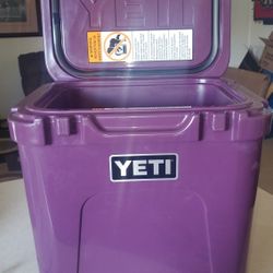 BRAND NEW Yeti roadie 24 cooler Nordic purple ( discontinued colored)