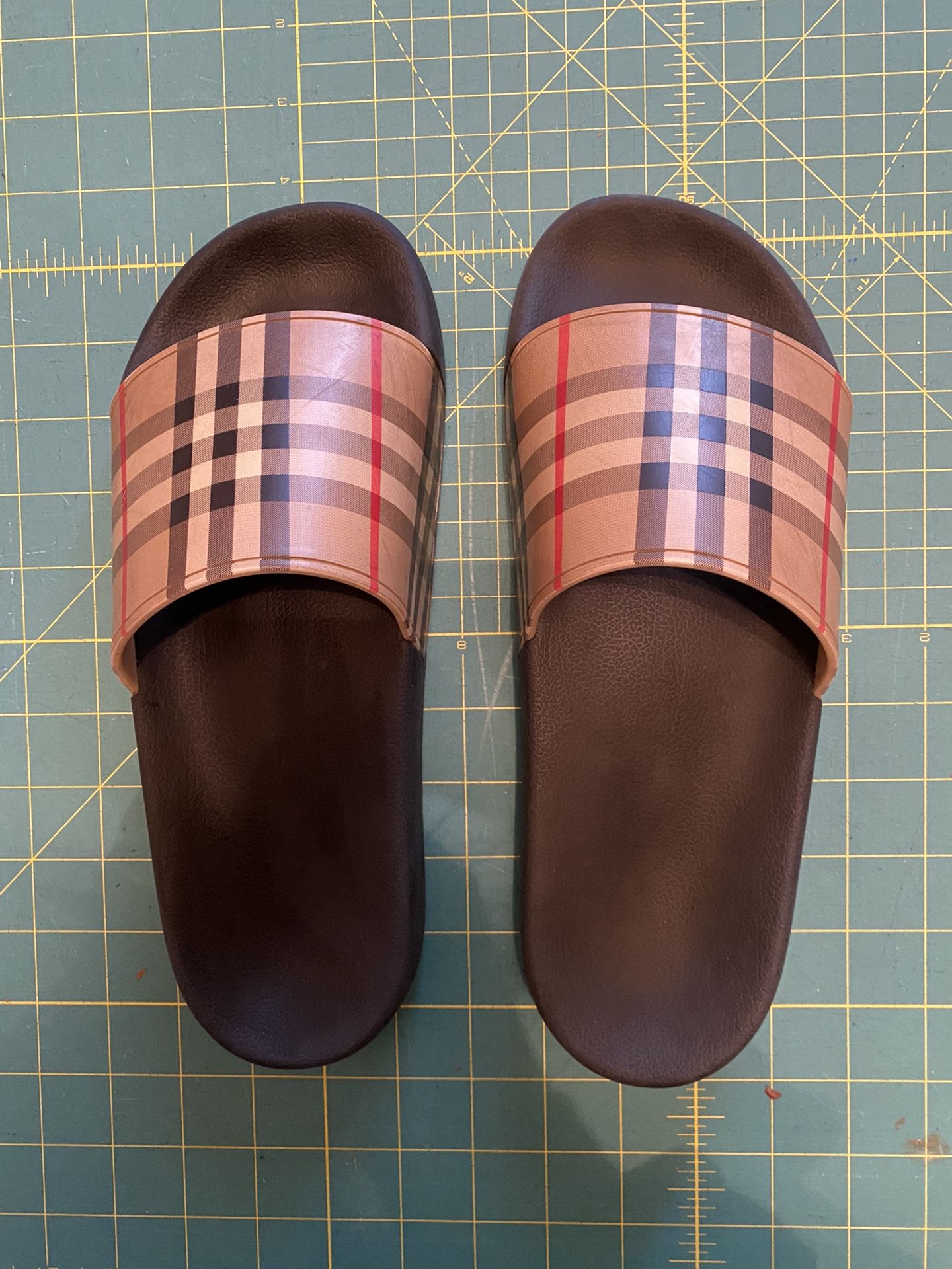 Burberry Slides - Authentic