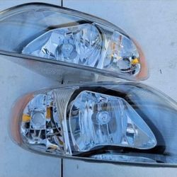 01-07 Chrysler Town And Country 01-03 Voyager 01-07 Dodge Caravan Grand Caravan Headlights Luces Micas Calaveras Faros Faroles Focos Headlamps 