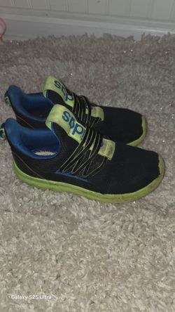 Youth Adidas tennis shoes