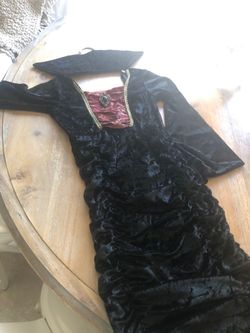 Halloween vampire costume. Girls size 6-7