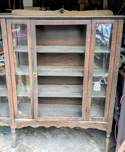 Curio cabinet