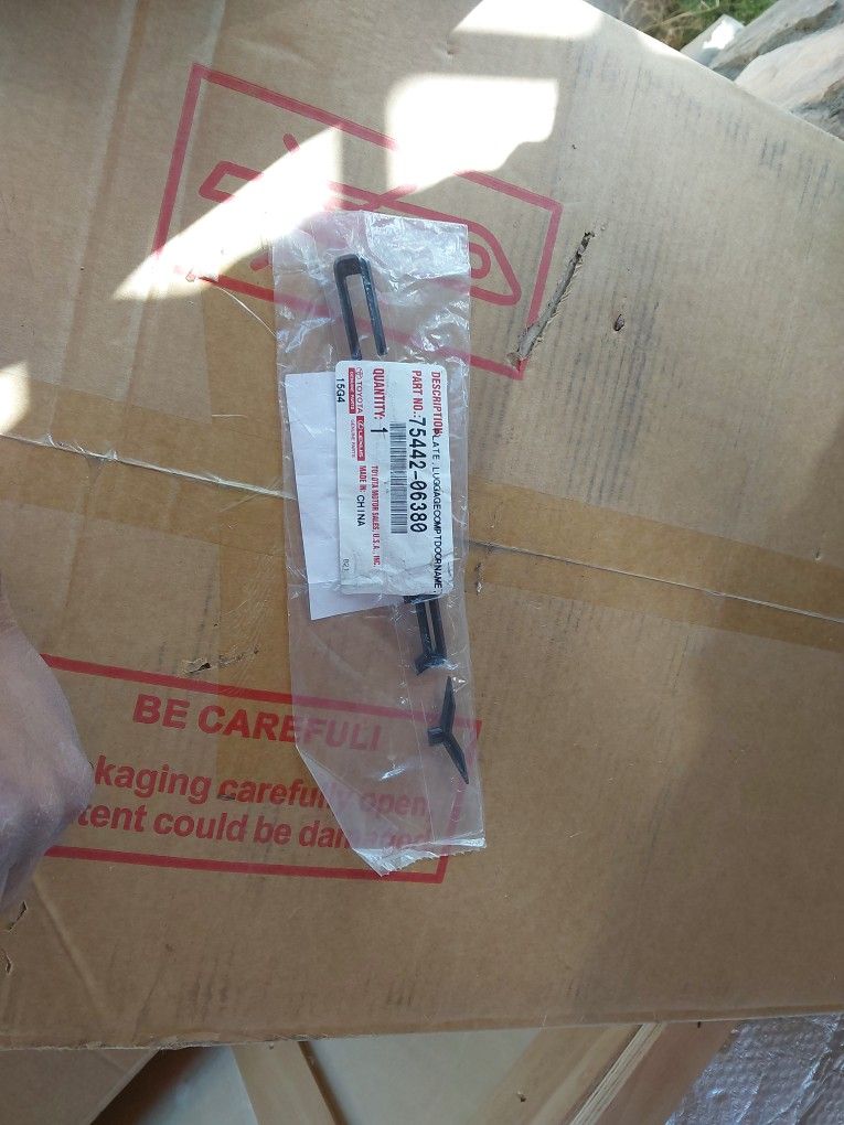 Deck Lid Emblem - Toyota (75(contact info removed)0)