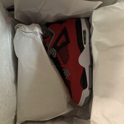 Jordan 4 Toro sz 8/8.5/9/9.5/11.5