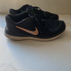 Women’s Nike Flex Run Size 6