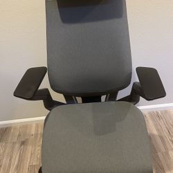 Steelcase Gesture Office Chair with Head Rest 