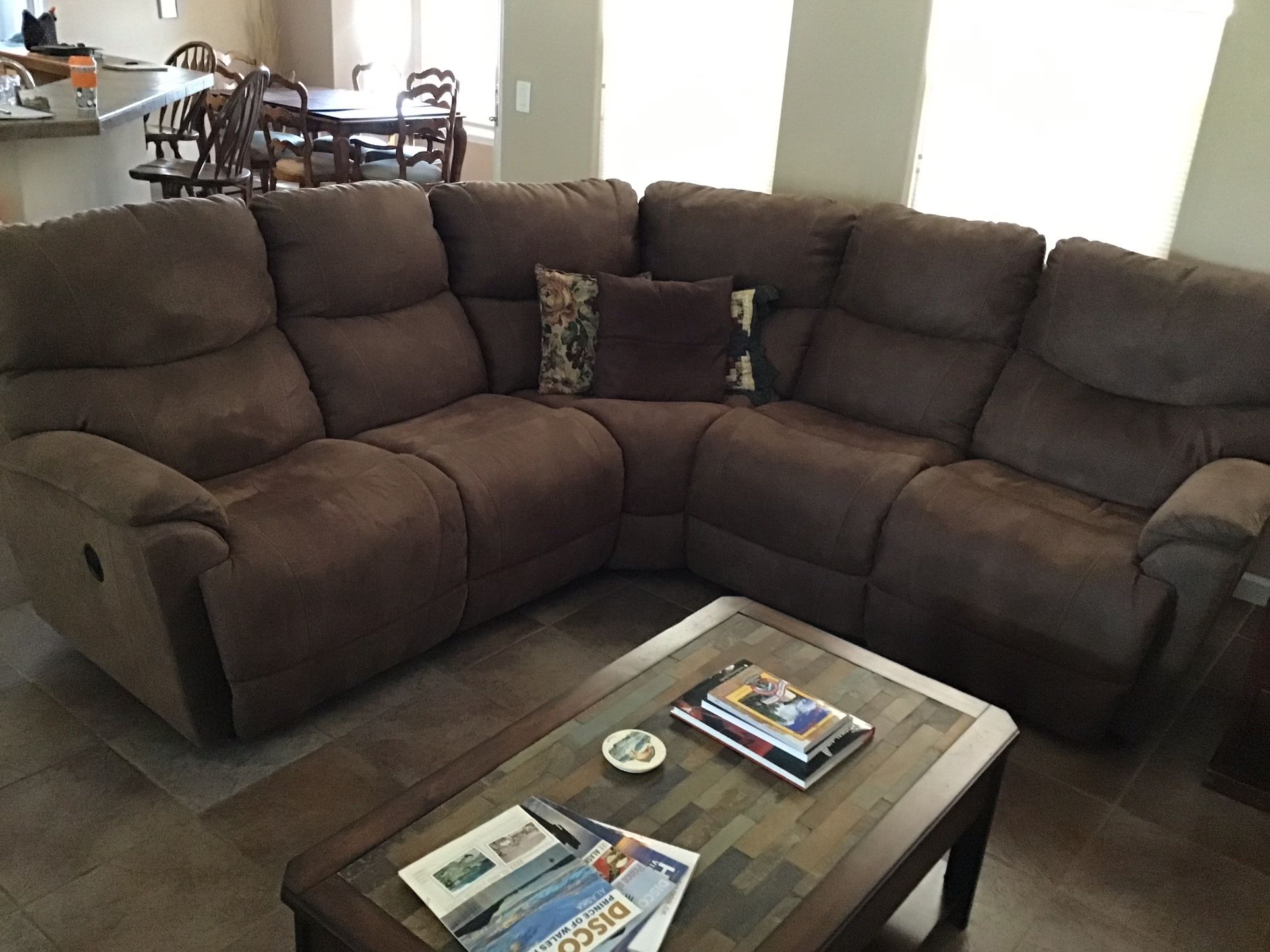 Lazy Boy Sectional With Two End Reclining Seats. Like New.